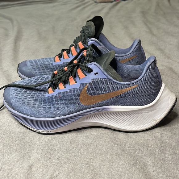 Nike sneakers, kids size 4, like new - Picture 12 of 12